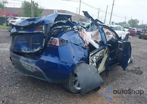 2024 Tesla Model Y Long Range Dual Motor All-Wheel Drive из США, поврежденный, VIN 7SAYGDEE0RA238102